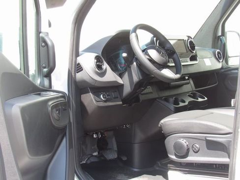 New 2025 Mercedes-Benz Sprinter 2500 image 9