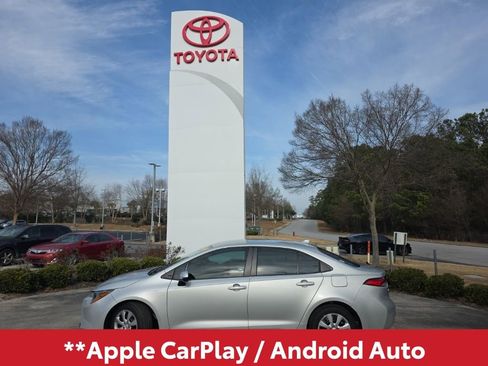 Used 2024 Toyota Corolla LE image 3