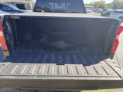 Used 2023 Chevrolet Silverado 1500 ZR2 w/ Technology Package image 30