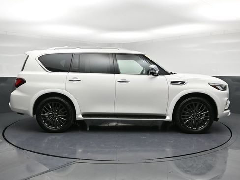 Used 2023 INFINITI QX80 Sensory w/ All-Season Package image 32