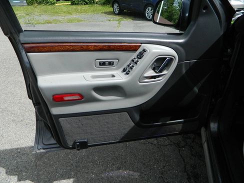 Used 2002 Jeep Grand Cherokee Overland AWD/4WD image 22