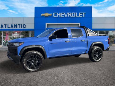 Certified 2025 Chevrolet Colorado Trail Boss w/ Midnight Edition image 2