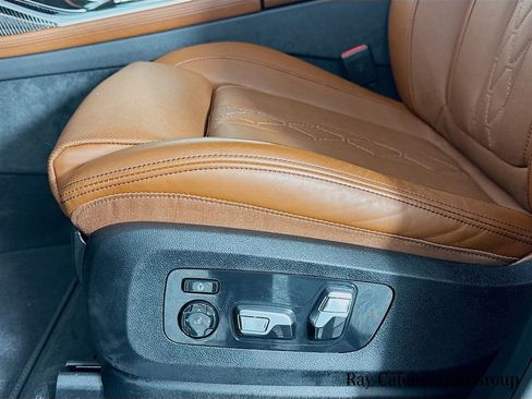 Used 2024 BMW X7 M60i w/ Executive Package image 20