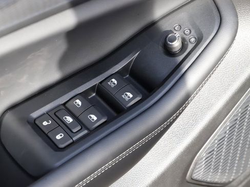 New 2025 Jeep Grand Cherokee Altitude image 15