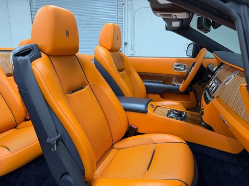 Used 2017 Rolls-Royce Dawn RWD image 10