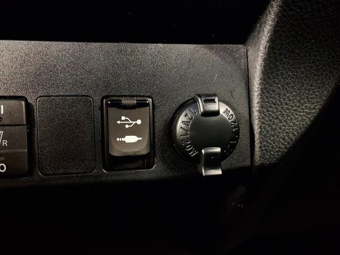 Used 2018 Toyota RAV4 Limited image 25