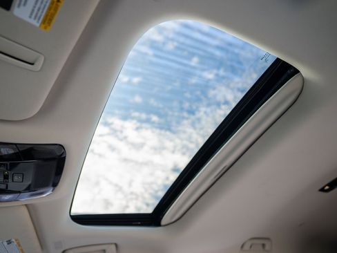 Used 2023 Lexus RX 350 Premium image 15