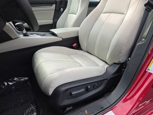 Certified 2018 Honda Accord EX image 30