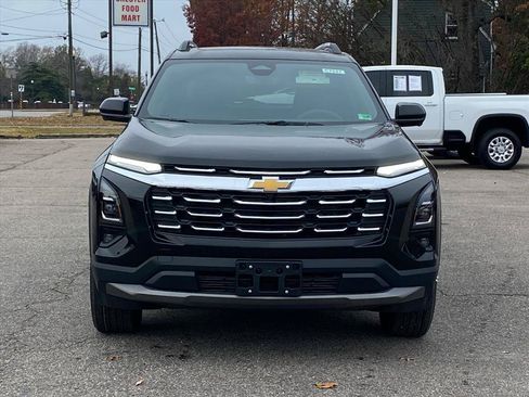 New 2026 Chevrolet Equinox LT w/ Convenience Package II FWD image 6
