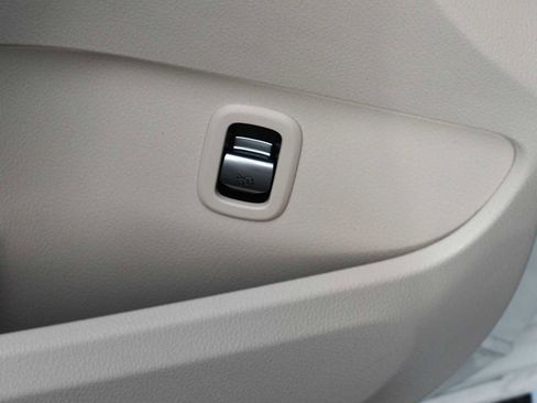 Used 2025 Mercedes-Benz C 300 4MATIC Sedan image 25