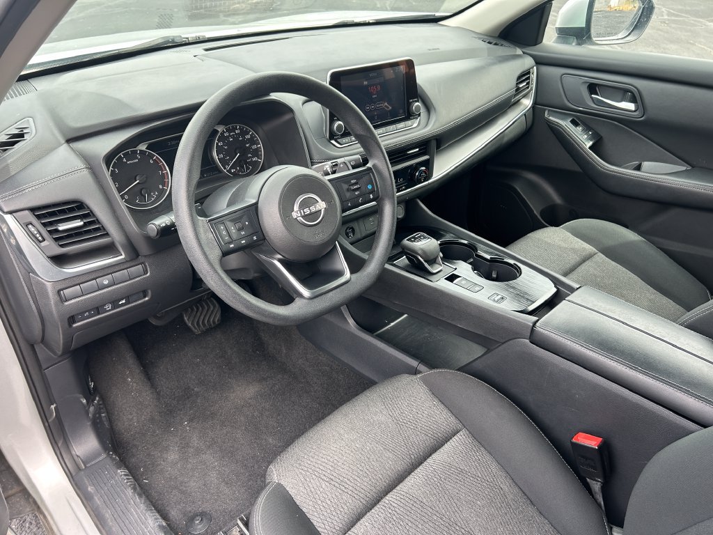 Used 2024 Nissan Rogue SV FWD image 24