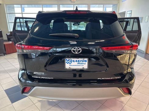 Used 2022 Toyota Highlander Platinum image 10