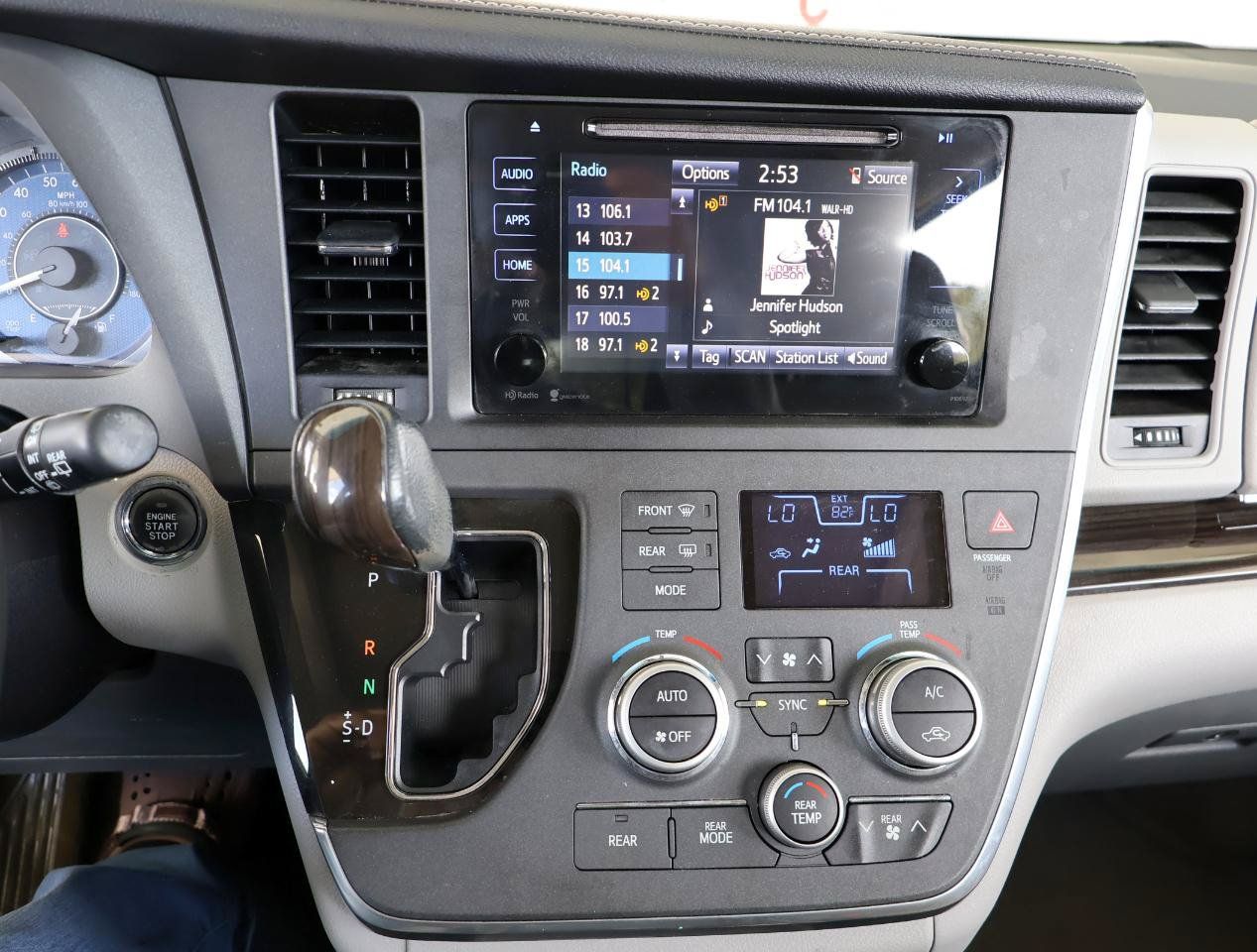 Used 2015 Toyota Sienna XLE FWD image 47