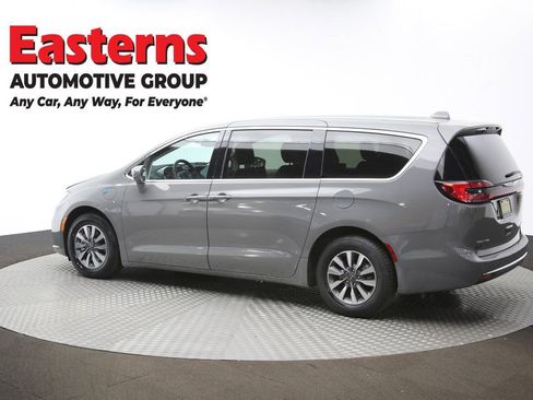 Used 2022 Chrysler Pacifica Touring-L FWD image 63