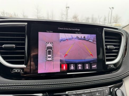 Used 2023 Chrysler Pacifica Limited FWD image 20