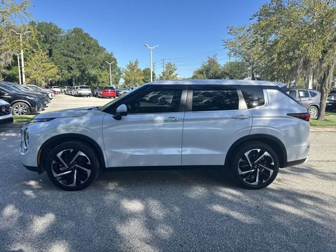 Used 2024 Mitsubishi Outlander SE FWD image 3