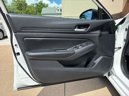 Used 2024 Nissan Altima 2.5 SV FWD image 15