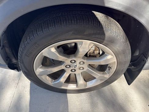 Used 2020 Ford Explorer Platinum w/ Premium Technology Package image 13