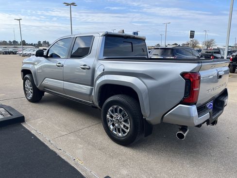 Used 2025 Toyota Tacoma Limited image 4