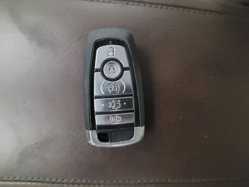 Used 2017 Ford Fusion Platinum image 32