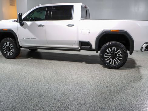 Used 2024 GMC Sierra 2500 Denali w/ Denali Reserve Package image 11