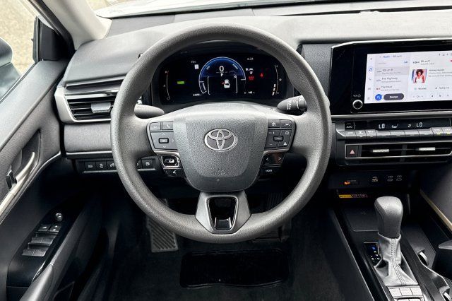 Used 2025 Toyota Camry LE FWD image 18