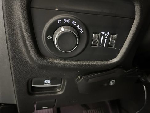 Used 2023 Jeep Grand Cherokee L Laredo image 15