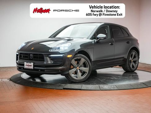 Certified 2025 Porsche Macan AWD/4WD image 1