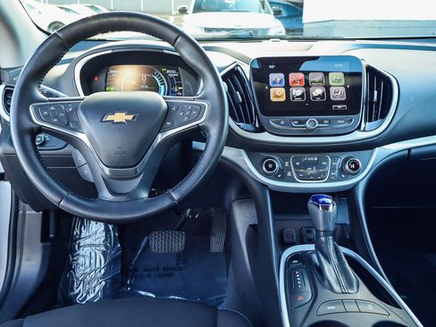 Used 2018 Chevrolet Volt LT w/ Comfort Package image 3