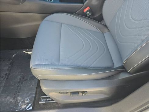 Used 2026 Volkswagen Tiguan SE FWD image 14