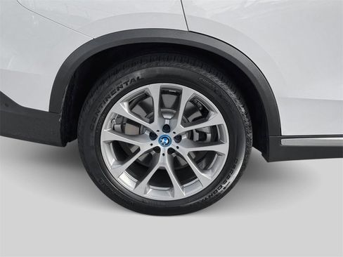 Certified 2025 BMW X5 xDrive50e w/ Premium Package image 9