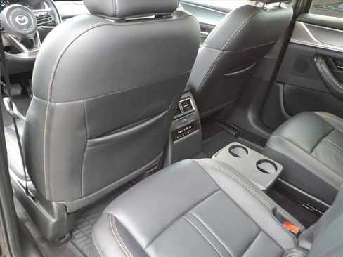 Used 2025 MAZDA CX-90 3.3 Turbo w/ Preferred Package AWD/4WD image 16