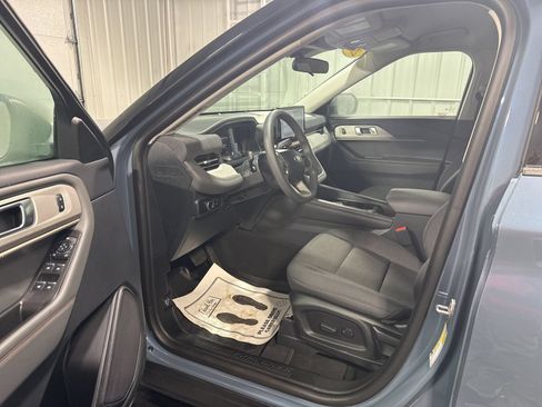Used 2026 Ford Explorer Active AWD/4WD image 17