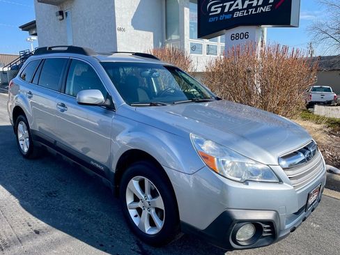 Used 2013 Subaru Outback 2.5i Premium AWD/4WD image 2