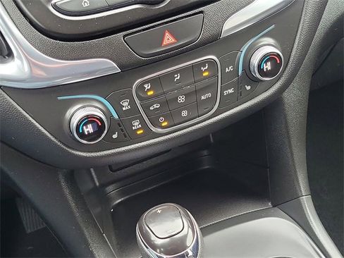 Used 2021 Chevrolet Equinox LT image 22