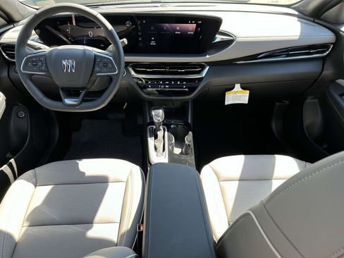 New 2025 Buick Envista Avenir image 2