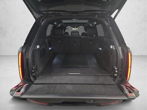 New 2026 Land Rover Range Rover Long Wheelbase SE image 13