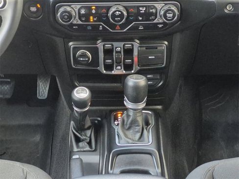 Used 2023 Jeep Wrangler Unlimited w/ Sun & Screen Package image 10