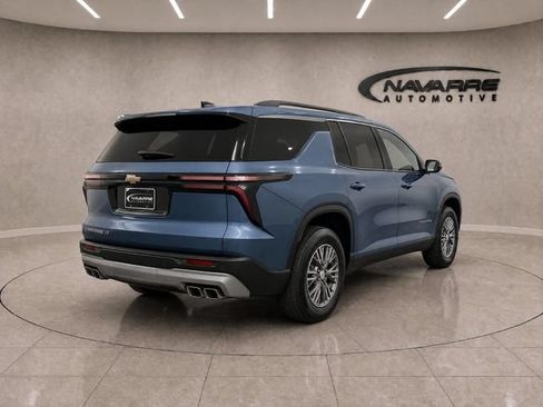 Used 2025 Chevrolet Traverse LT FWD image 7