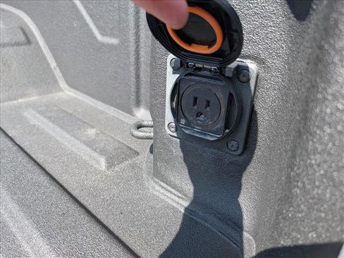 Used 2022 Chevrolet Silverado 2500 High Country w/ Safety Package II image 27