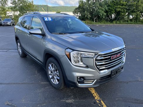 Used 2023 GMC Terrain SLT AWD/4WD image 3