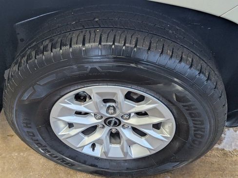 Used 2024 Nissan Frontier SV w/ Technology Package image 27