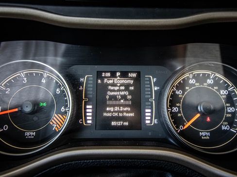 Used 2015 Jeep Cherokee Latitude w/ Cold Weather Group AWD/4WD image 37
