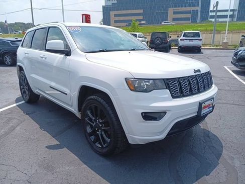Used 2020 Jeep Grand Cherokee Altitude AWD/4WD image 5