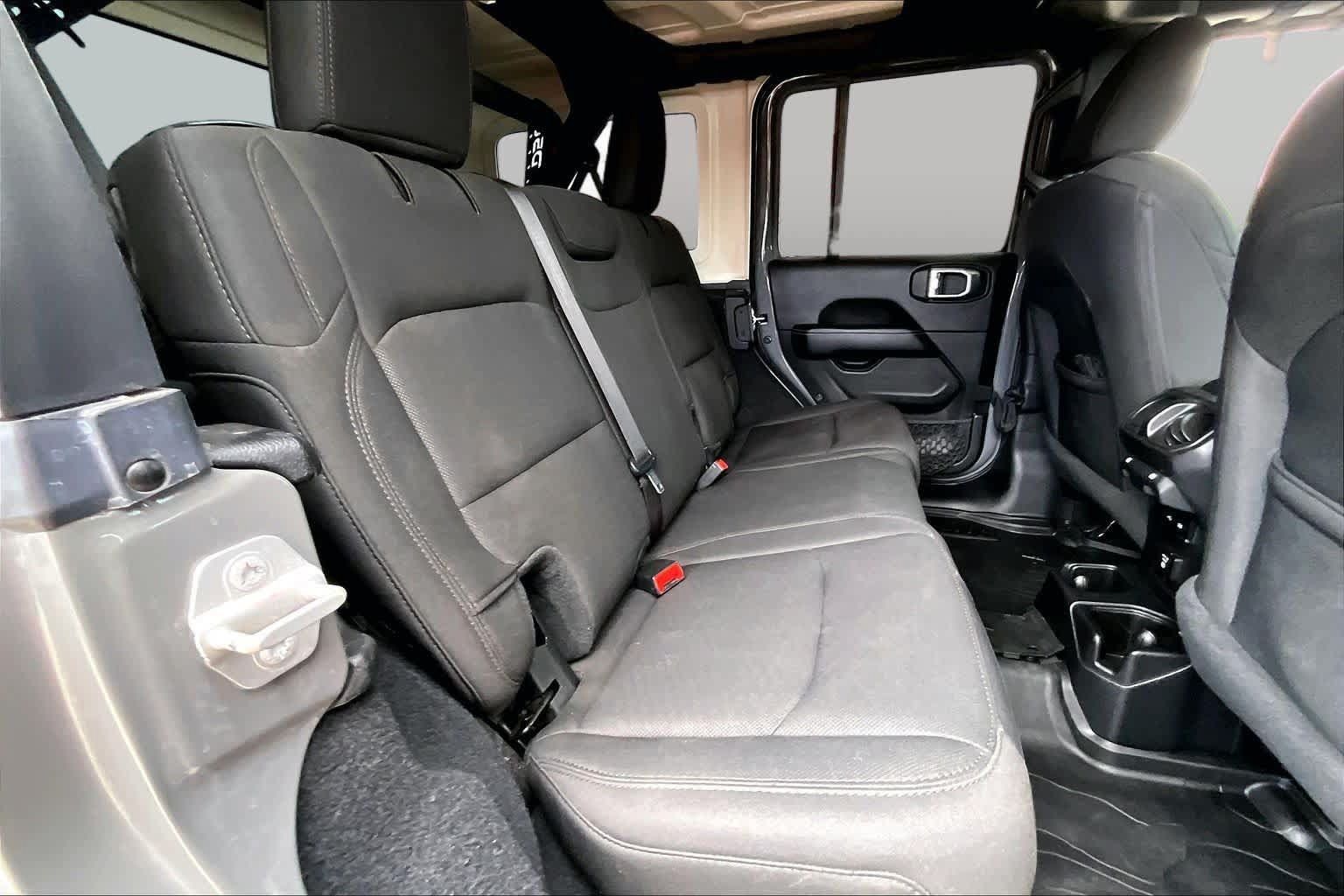 Used 2020 Jeep Wrangler Unlimited Sahara AWD/4WD image 21