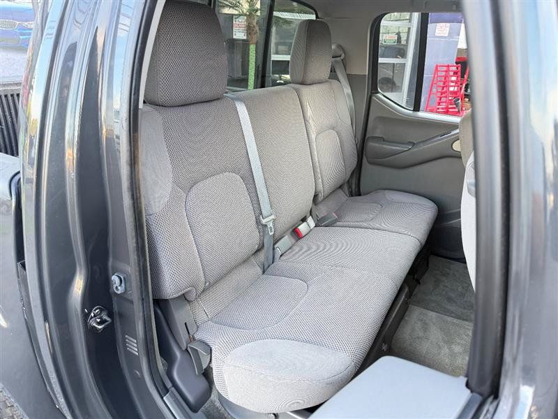 Used 2013 Nissan Frontier SV AWD/4WD image 19