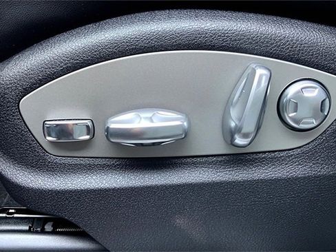 New 2025 Porsche Macan Turbo image 31