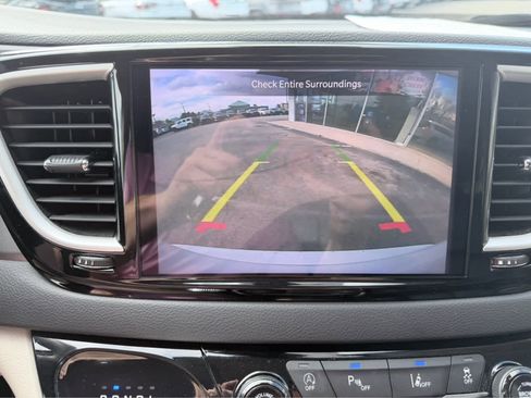 Used 2023 Chrysler Pacifica Touring-L image 25