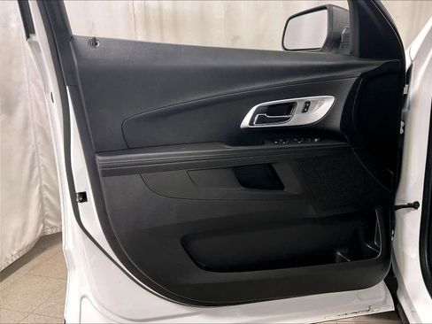 Used 2015 Chevrolet Equinox LS image 9