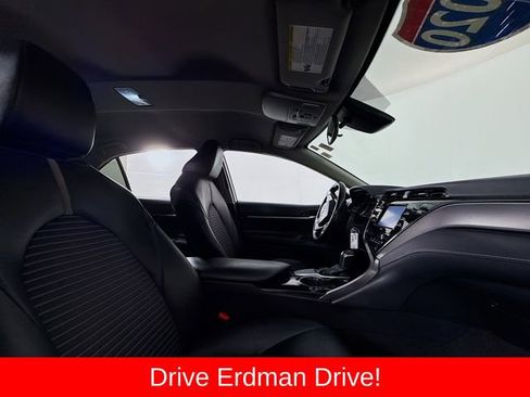 Used 2020 Toyota Camry SE FWD image 25